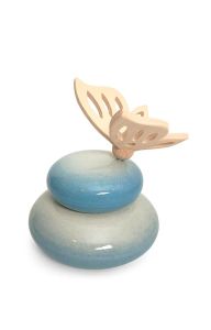 Urne bébé en céramique bleu avec papillon en bois