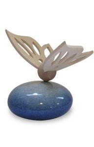 Urne bébé en céramique bleu avec papillon en bois