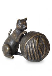 Mini-urne en bronze chat avec pelote de laine